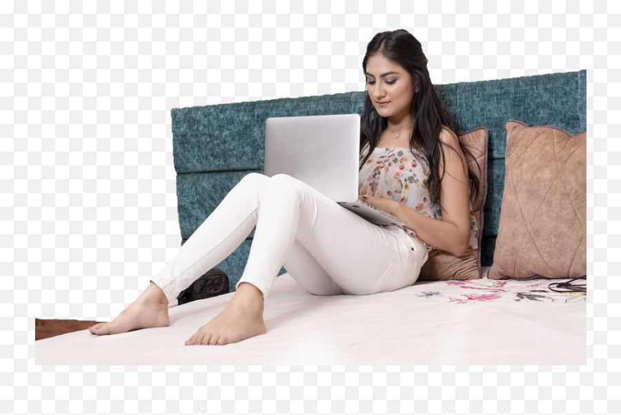 Woman Using Macbook - Photo 237 Free Png Woman On Bed Png,Mac Book Png