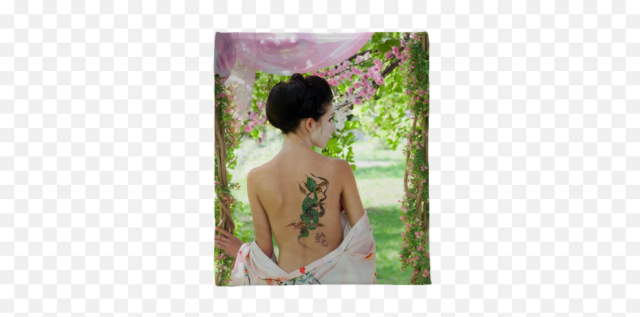 Asian Style Portrait Of Woman With Snake Tattoo - Tatuaggio Serpente Fiori Schiena Png,Snake Tattoo Transparent