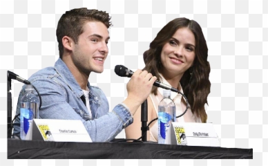 Shelley Hennig Png