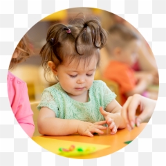 Infant Program - Niño Jugando Con Masa png